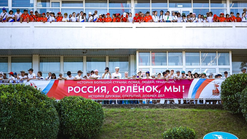 «Важно заранее проговорить тему разлуки»: психологи — о выборе летнего лагеря и подготовке ребёнка к отдыху