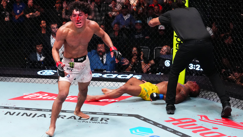 Нокаут без удара: боец UFC Барселос потерял сознание во время поединка